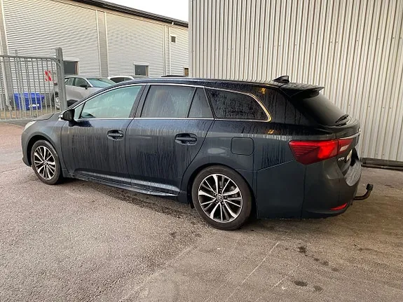 Toyota Avensis 2016 photo 2