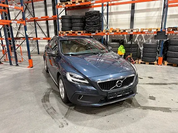 Volvo V40 Cross Country 2018 photo 2