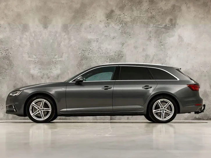 Audi A4 2018 photo 2