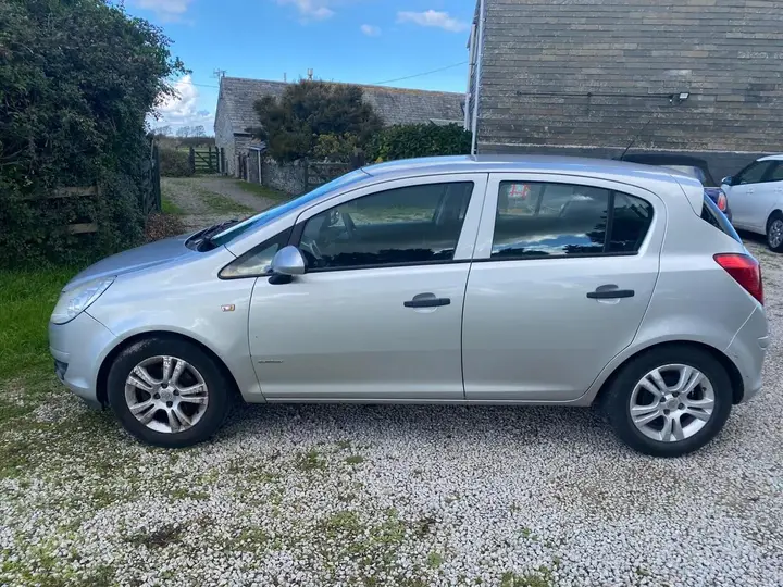 Vauxhall Corsa 2010 photo 3