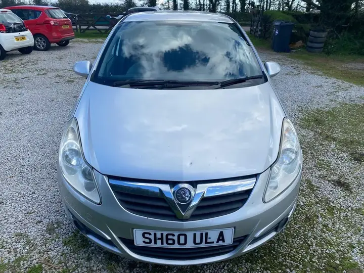Vauxhall Corsa 2010 photo 2