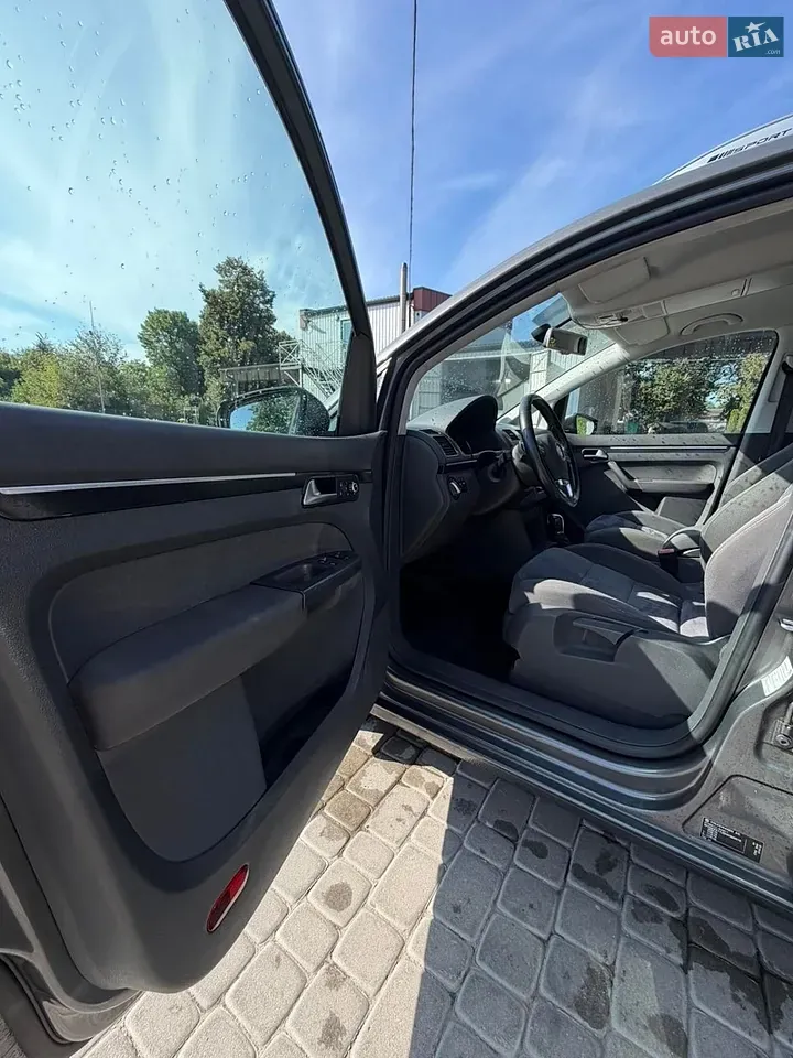 Volkswagen Touran 2013 photo 3
