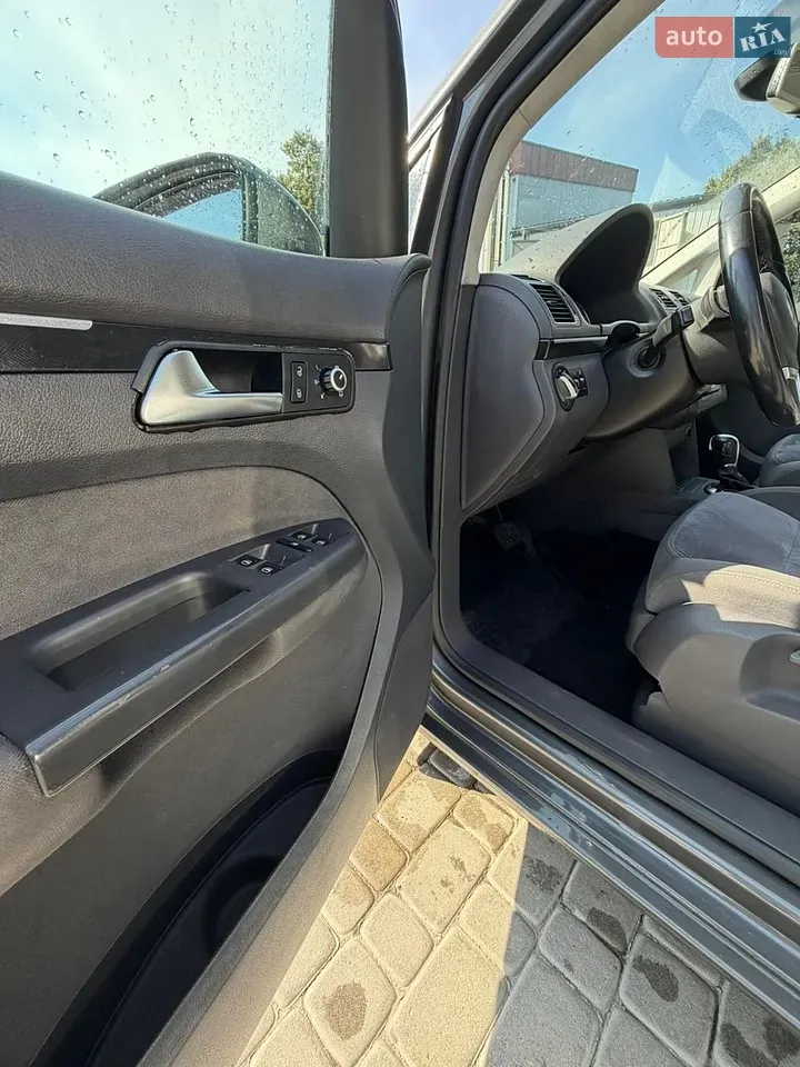 Volkswagen Touran 2013 photo 5