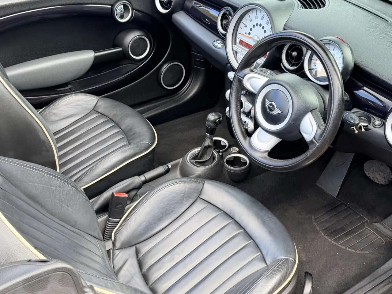 Mini Convertible 2009 photo 2