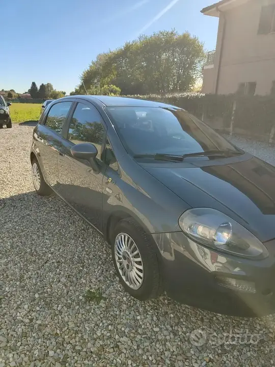 Fiat Punto 2015 photo 2
