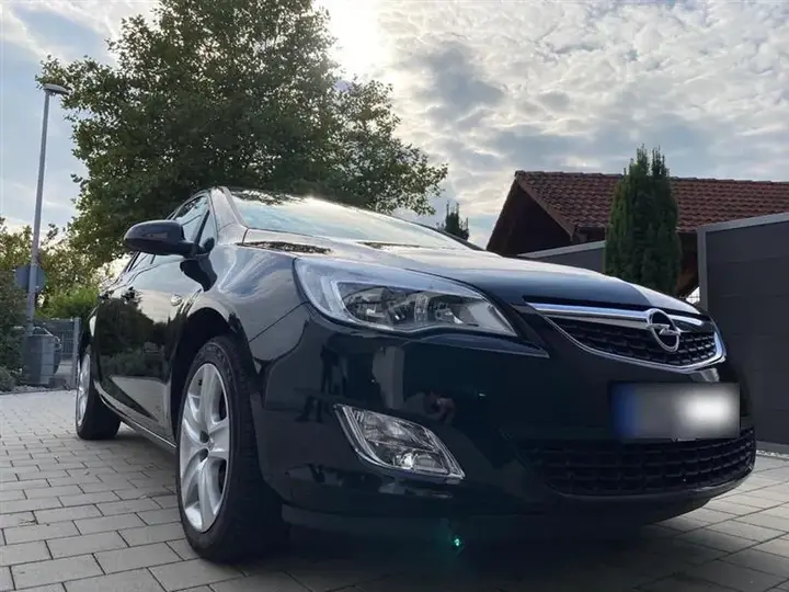 Opel Astra J