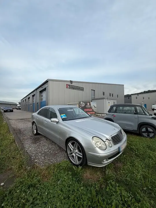 Mercedes-Benz E320