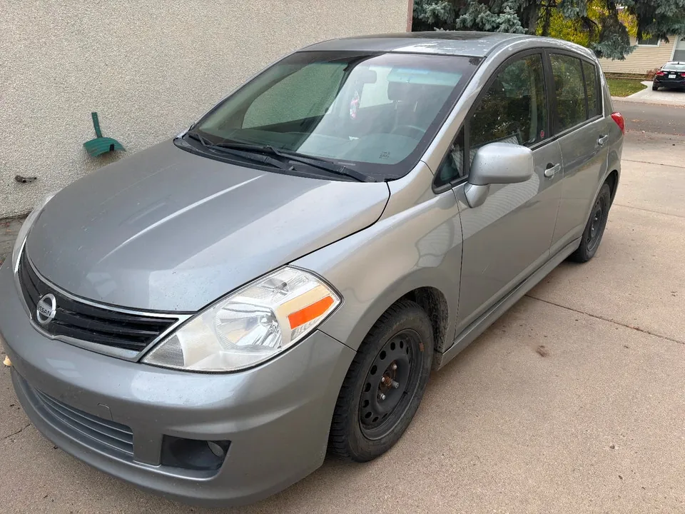 Nissan Versa 2012 photo 2