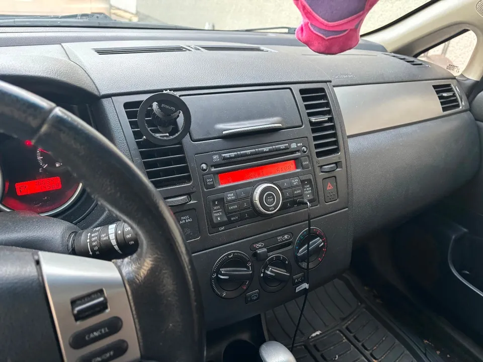 Nissan Versa 2012 photo 5