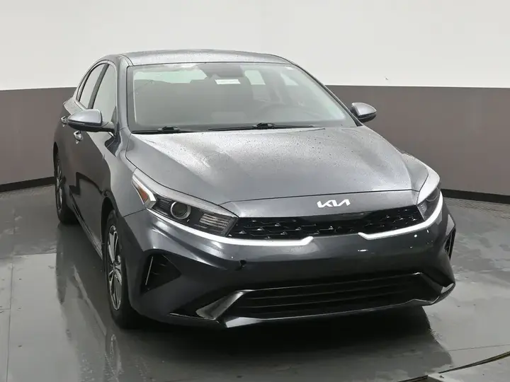 Kia Forte 2023 photo 2