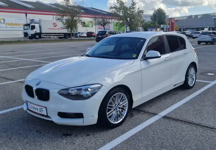 BMW 1 Series 2012 photo 2