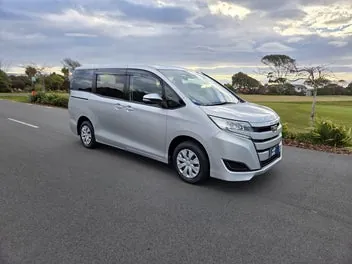 Toyota Noah 2021 photo 2