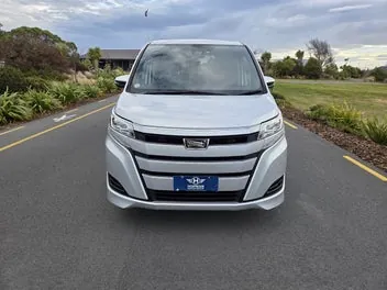 Toyota Noah 2021 photo 3