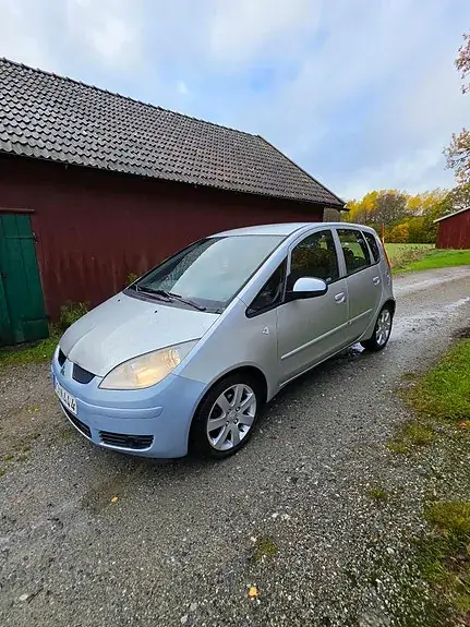 Mitsubishi Colt 2005 photo 2