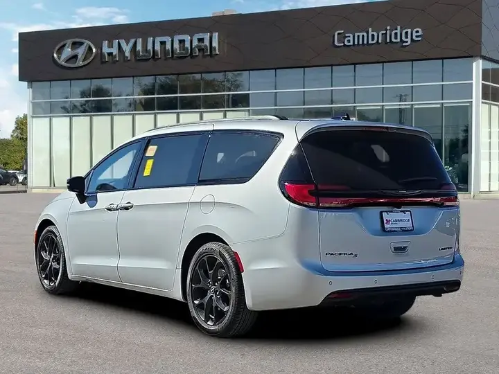 Chrysler Pacifica 2026 photo 5