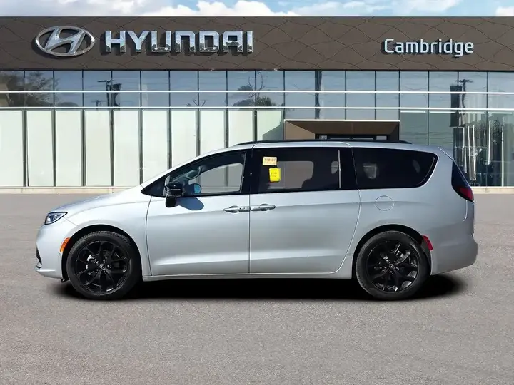 Chrysler Pacifica 2026 photo 4