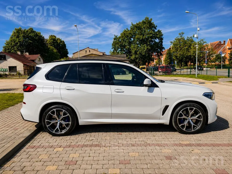 BMW X5 2021 photo 2