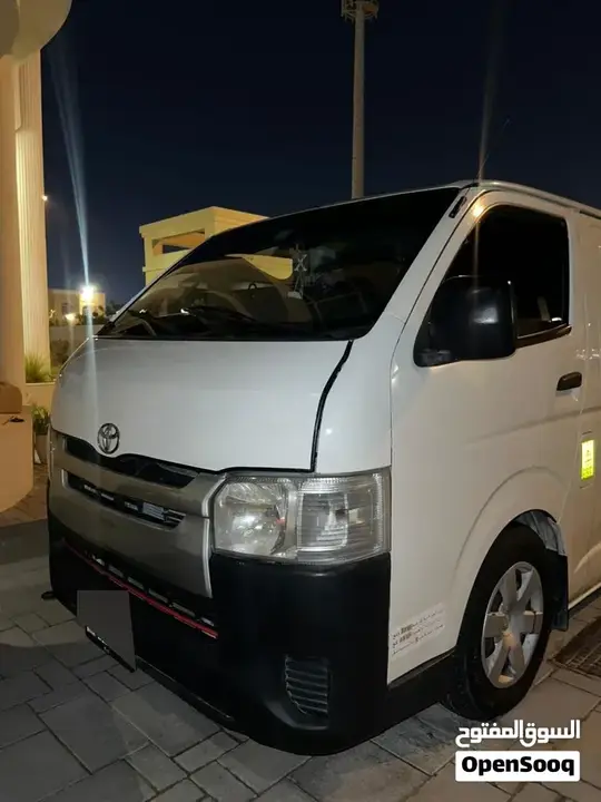 Toyota Hiace 2016 photo 2