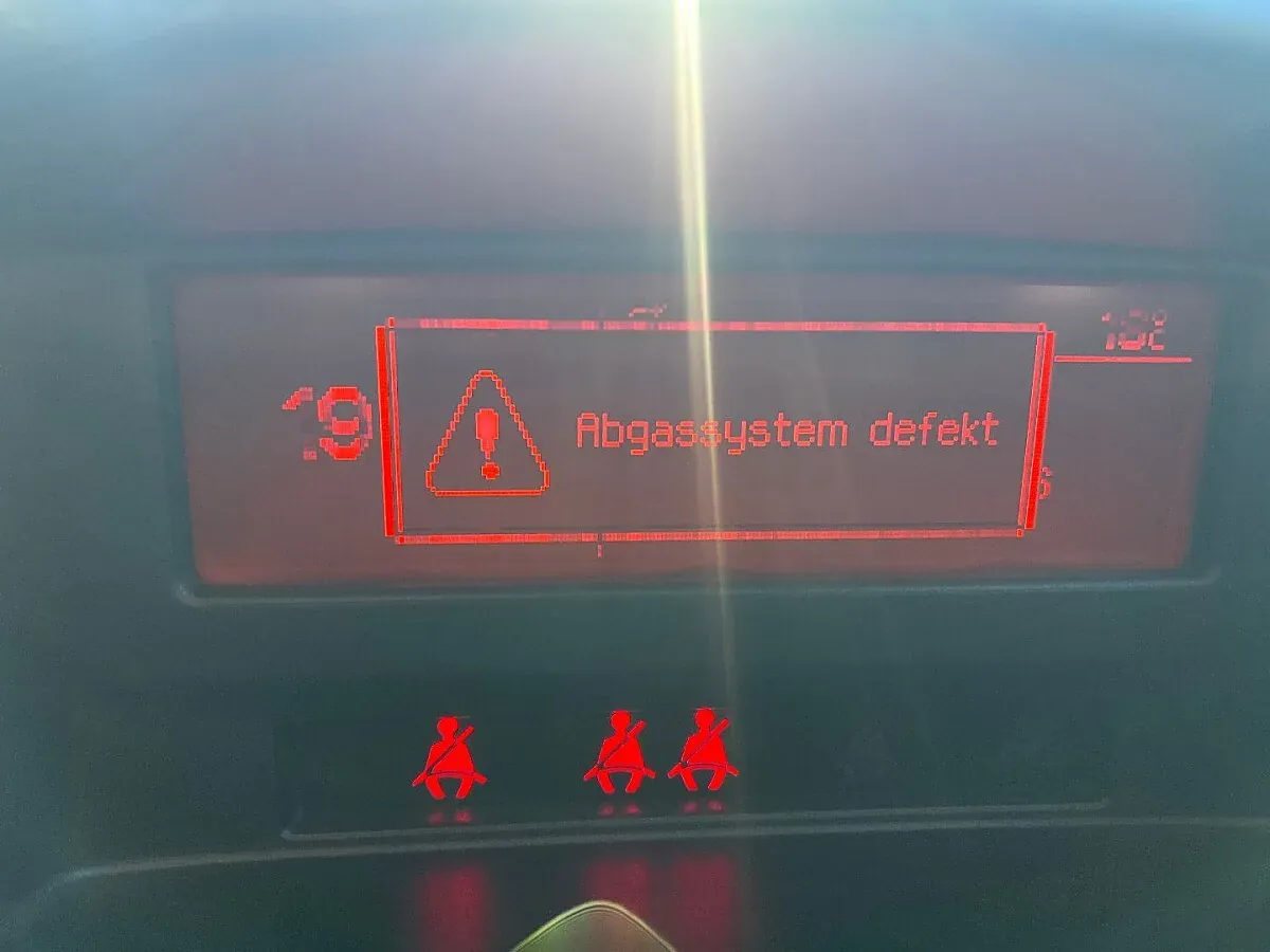 Peugeot 207 2008 photo 2