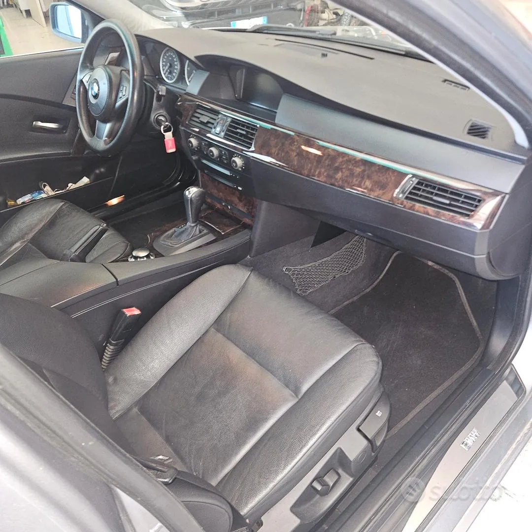 BMW 5 Series 2005 photo 4