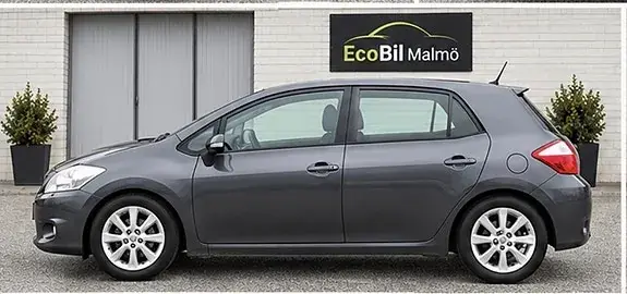 Toyota Auris 2011 photo 2