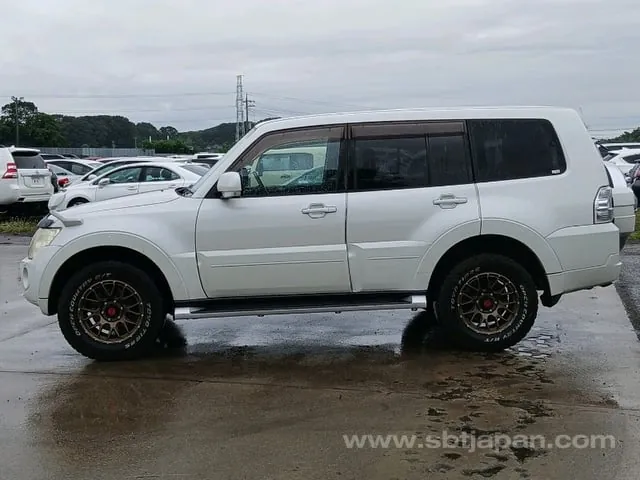 Mitsubishi Pajero 2012 photo 4