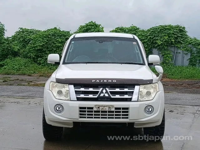 Mitsubishi Pajero 2012 photo 2