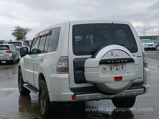 Mitsubishi Pajero 2012 photo 5