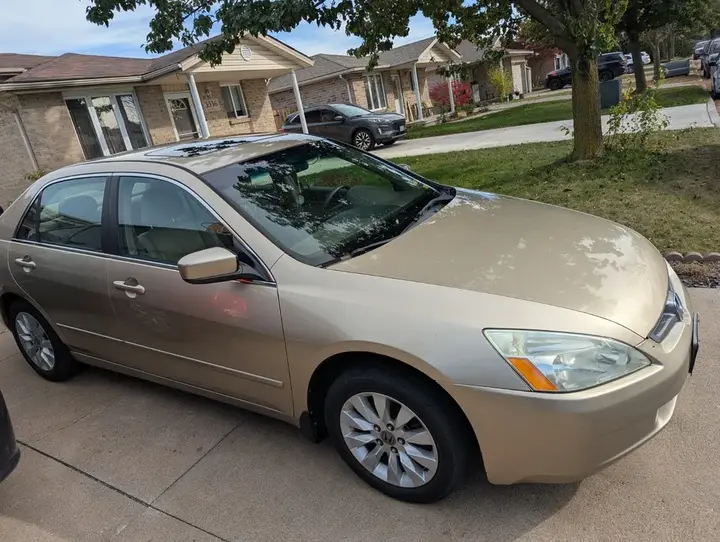 Honda Accord 2004 photo 2