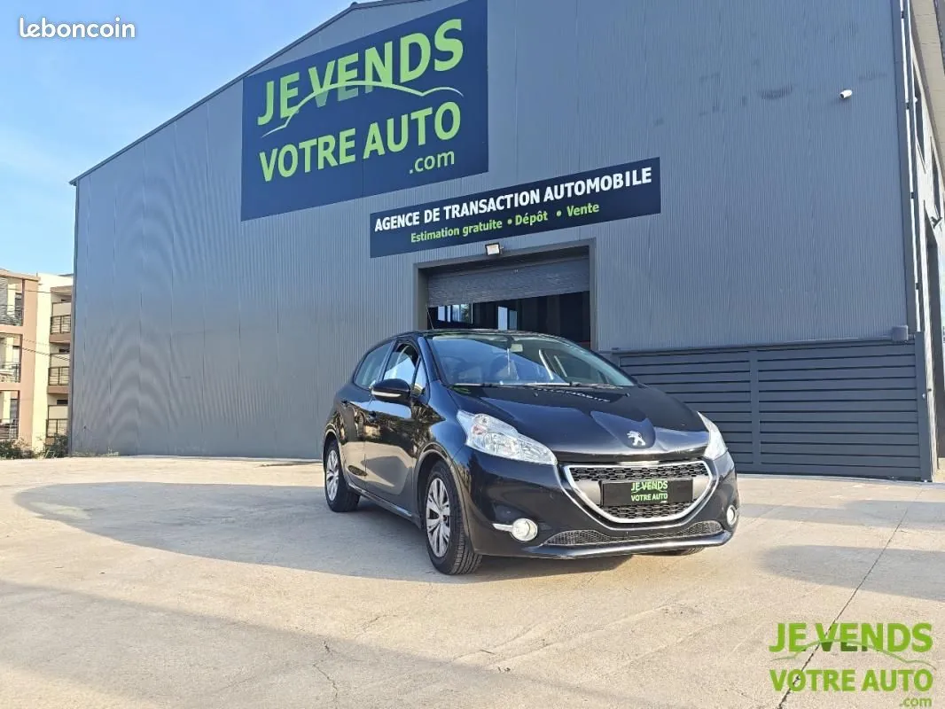 Peugeot 208 2013 photo 2