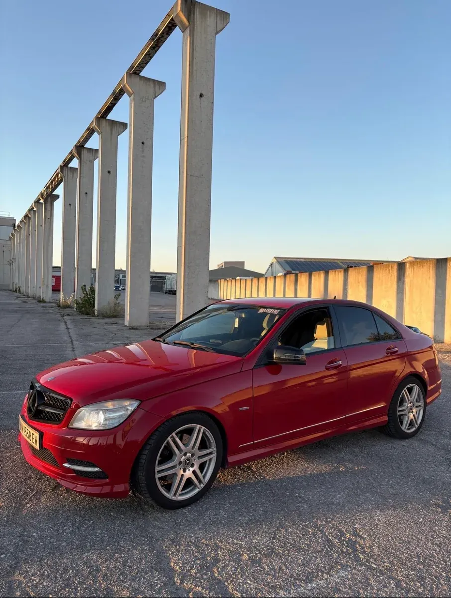 Mercedes-Benz C-Class 2010 photo 2