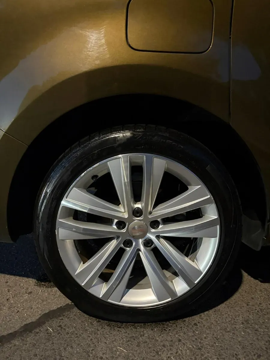 Ford Galaxy 2011 photo 3