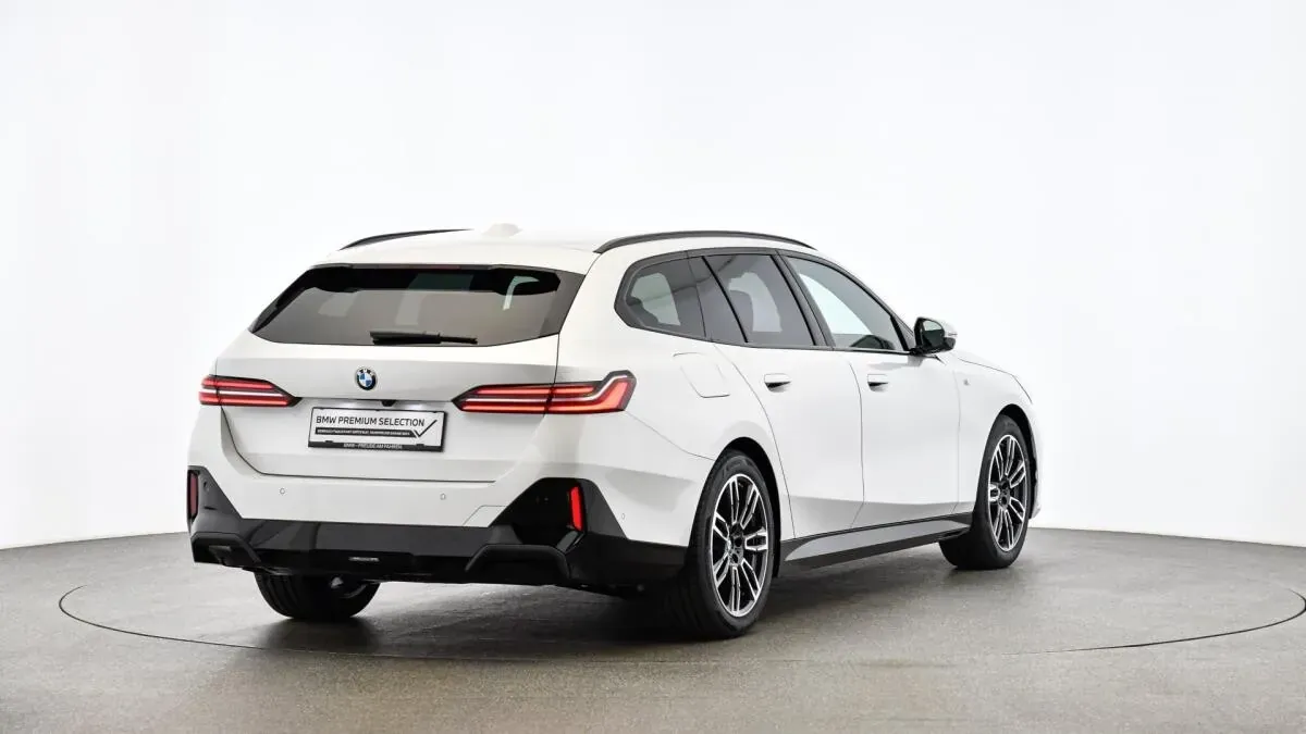 BMW 5 Series 2024 photo 3
