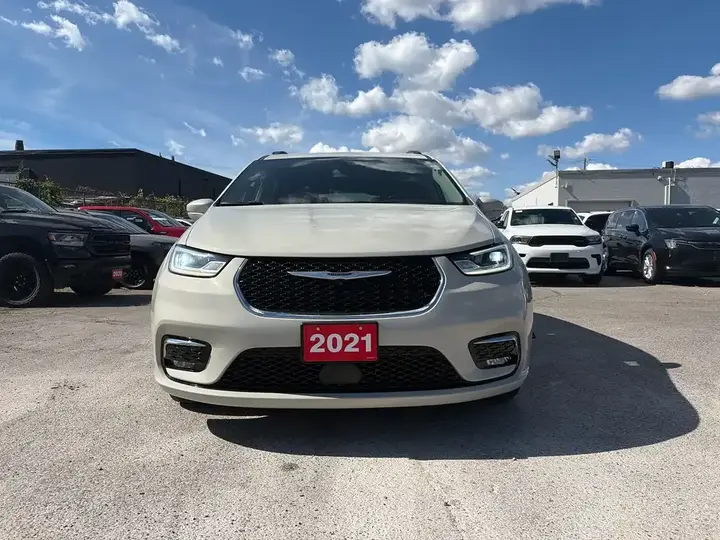 Chrysler Pacifica 2021 photo 2