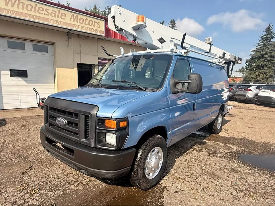 Ford E-350 Super Duty Bucket Van 2010 photo 4