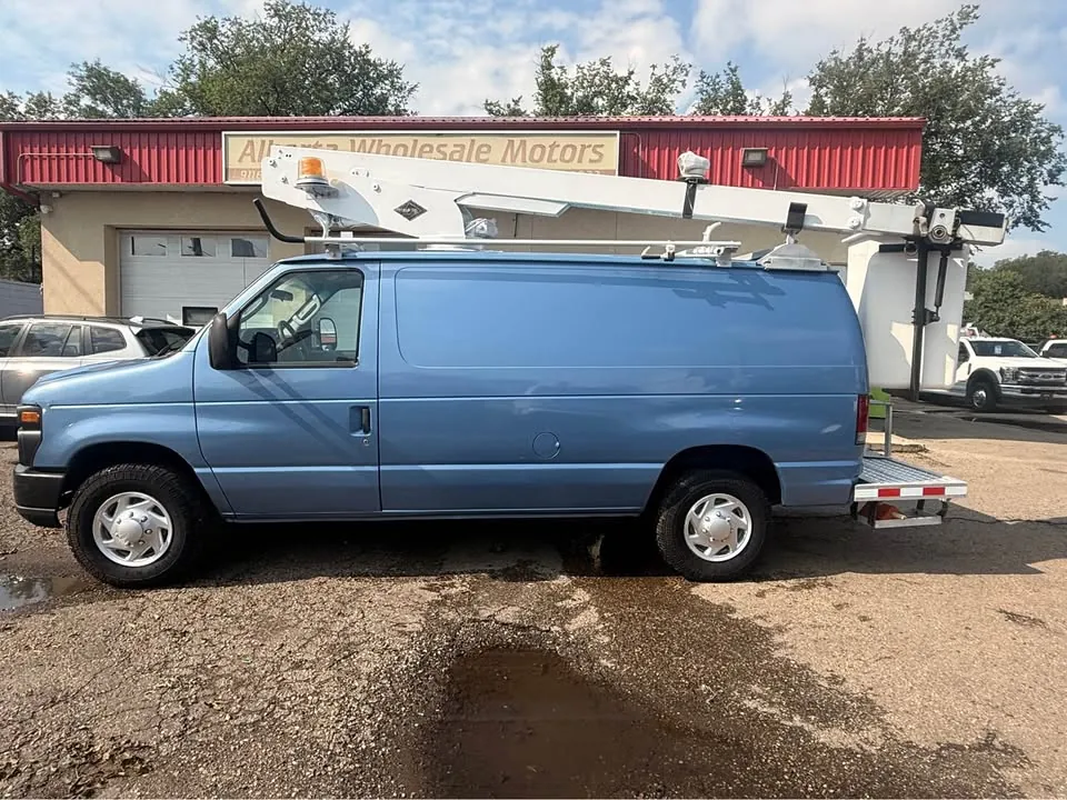 Ford E-350 Super Duty Bucket Van