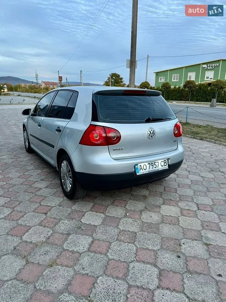 Volkswagen Golf 2005 photo 2