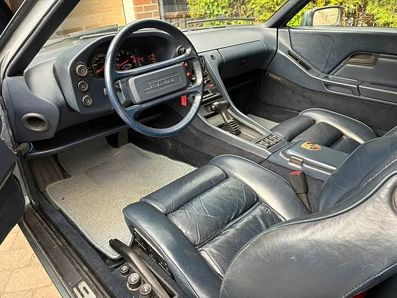 Porsche 928 1984 photo 3