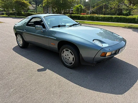 Porsche 928