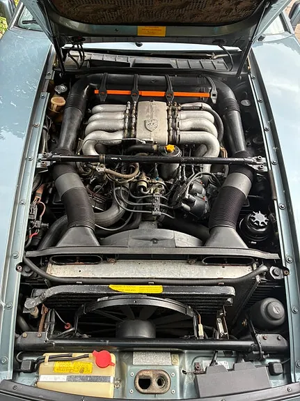 Porsche 928 1984 photo 2