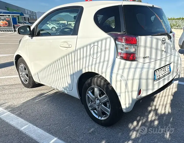Toyota Iq 2009 photo 2