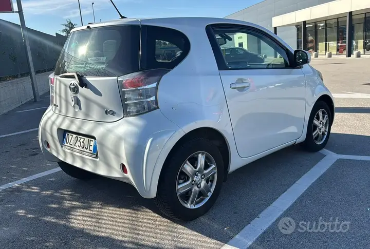 Toyota Iq 2009 photo 3