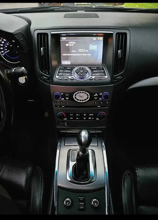 Infiniti G37X 2012 photo 2