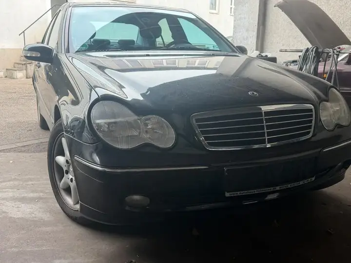 Mercedes-Benz C200
