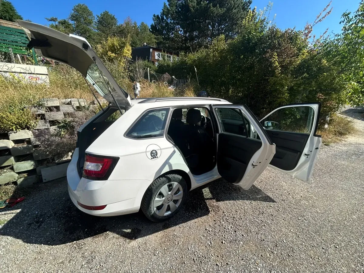 Skoda Fabia 2023 photo 2
