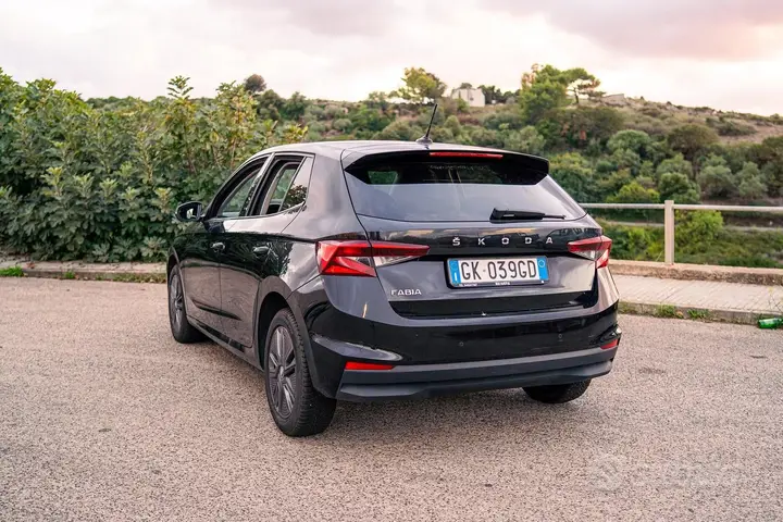 Skoda Fabia 2022 photo 2