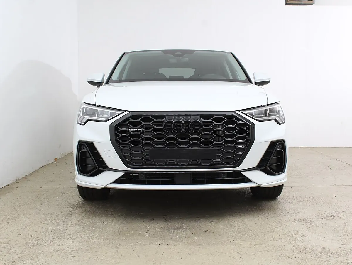 Audi Q3 2022 photo 2