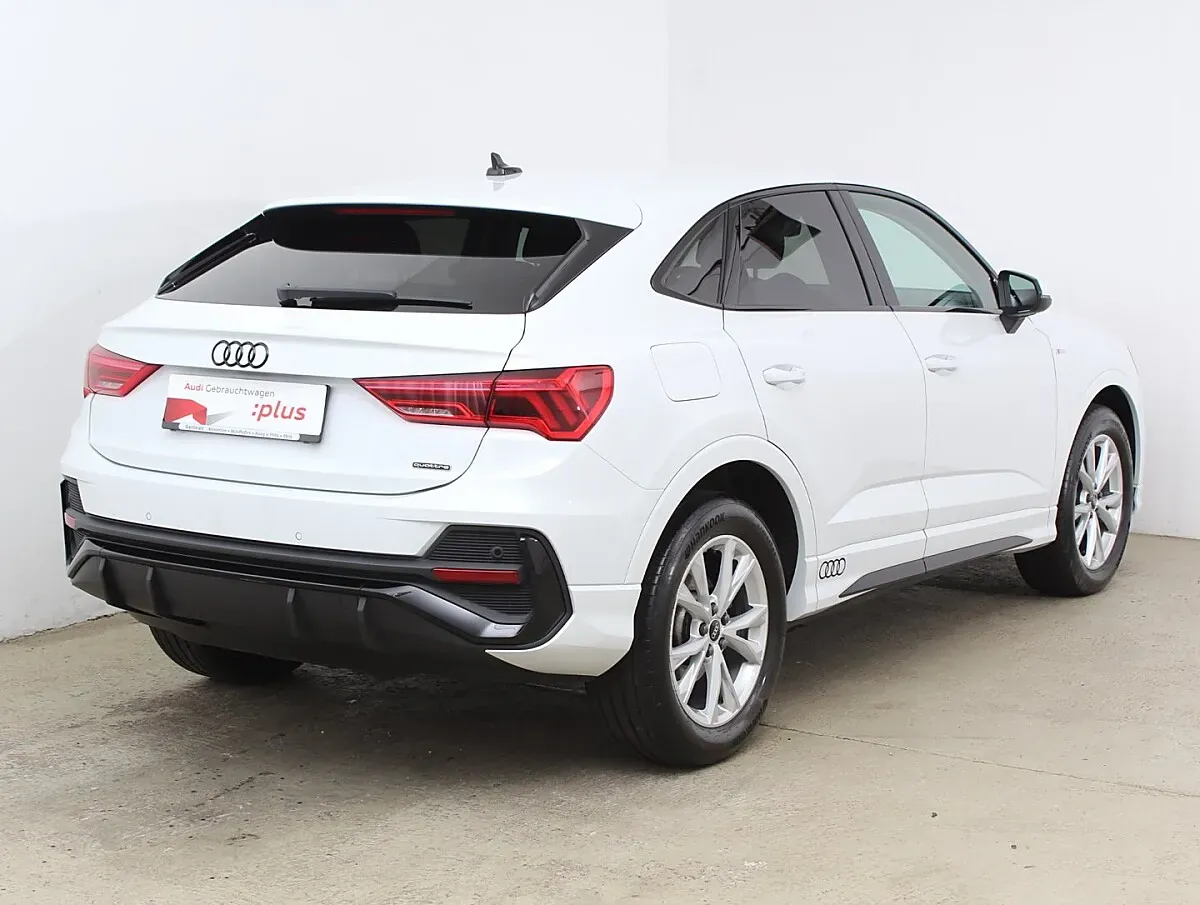 Audi Q3 2022 photo 3