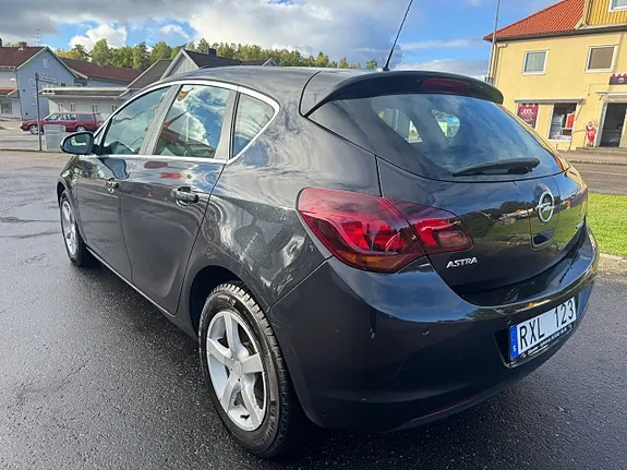 Opel Astra 2012 photo 4