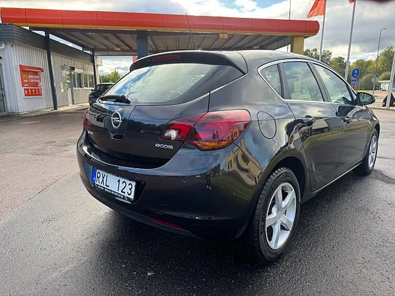 Opel Astra 2012 photo 3